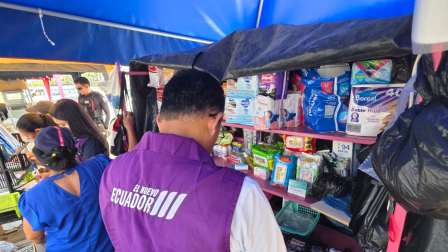 Arcsa detecta almacenamiento irregular de insumos médicos en los alrededores de hospital en Durán, provincia del Guayas.
