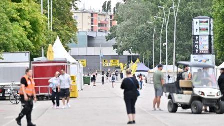 Vista general del exterior del estadio Happel tras la cancelación de los tres conciertos de Taylor Swift, después de que el Gobierno confirmara un ataque planeado en el estadio de Viena, Austria