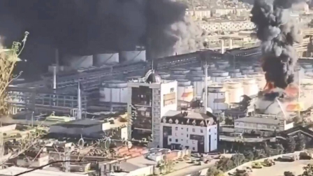 Incendio en la refinería de la ciudad portuaria rusa de Tuapsé, a orillas del mar Negro, tras ataque ucraniano.
