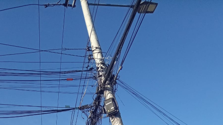 Un camión y un taxi están involucrados en un siniestro ocurrido en el sur de Quito, este miércoles 29 de abril de 2026