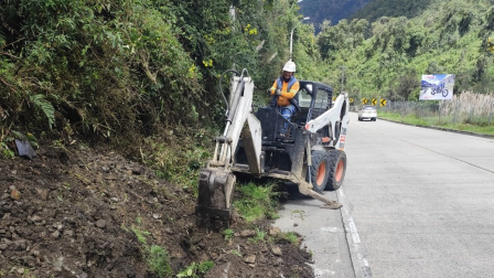 Las vías en Ecuador se han visto afectadas por las fuertes lluvias.