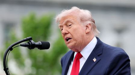El presidente Donald Trump pronuncia un discurso durante la Ceremonia de Llegada de Estado en el Jardín Sur de la Casa Blanca.