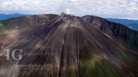 El volcán El Reventador, en Napo, se encuentra en alerta naranja por su alta actividad eruptiva