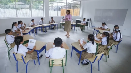 Los estudiantes del régimen Costa - Galápagos regresarán a las aulas de manera escalonada.