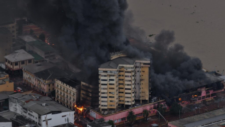 El edificio Multicomercio fue consumido por un voraz incendio en febrero de 2026.