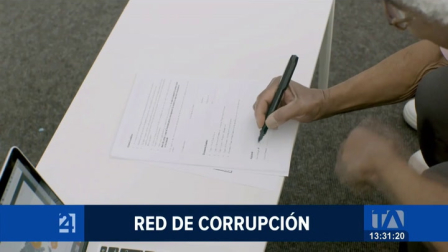 La denuncia apunta a un polémico contrato firmado durante la administración anterior a favor del comité de trabajadores; la exministra Ivonne Núñez cuestionó los altos beneficios económicos en el sector.