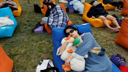 Corea del Sur convierte el descanso en competencia: el insólito concurso de siestas en Seúl