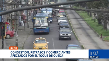 La restricción de movilidad forzó la ciudadanía a reorganizar sus actividades. La congestión y retrasos se reportaron en varios puntos de la ciudad. Un reportaje de Brigette Mancheno