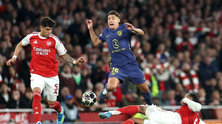Piero Hincapié en el partido de Arsenal por la semifinal de la Champions League.