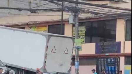 Dos vehículos están involucrados en un siniestro de tránsito en el norte de Quito, que ocurrió ese 7 de mayo de 2026