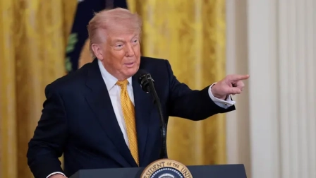 El presidente Donald Trump amenazó el jueves a Irán con represalias "violentas" si no firma "rápido"