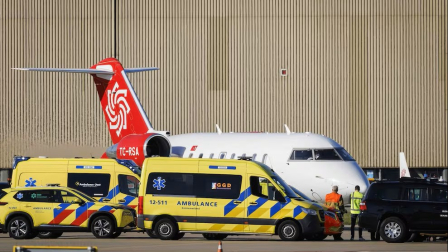 Una pasajera de un avión en el que intentó viajar una mujer infectada con hantavirus fue hospitalizada