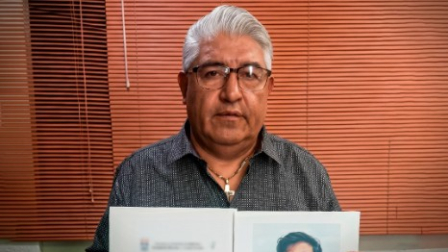 La Universidad Politécnica Nacional otorgó a Rony García, su título de Ingeniero en Sistemas, tras su muerte.