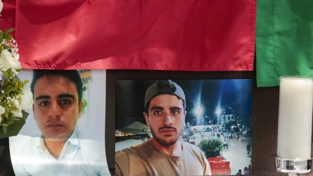 Imagen que muestra un altar con fotografías del periodista asesinado, Mateo Pérez Rueda, director de la revista digital El Confidente, durante un homenaje, en Medellín