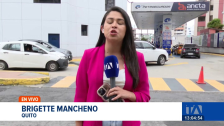 Desde el pasado viernes, varias estaciones de servicio de Quito reportan desabastecimiento, generando largas filas e incertidumbre. Un reportaje de Brigette Mancheno