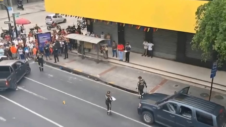 Imagen de la escena del triple crimen en las calles Ayacucho y Pedro Pablo Gómez, centro de Guayaquil, el 10 de mayo de 2026.