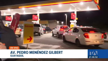 El puerto principal registran largas filas para el despacho de gasolina; ciudadanos acuden a las gasolineras a horas del incremento en el combustible. Un reportaje de Astrid Singre