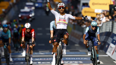 El ciclista ecuatoriano Jhonatan Narváez gana la Etapa 4 del Giro de Italia.