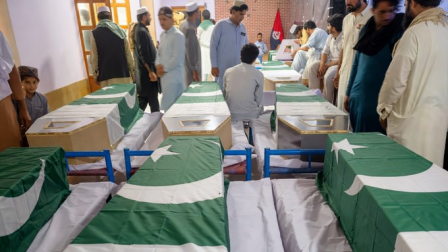 Una explosión en un mercado abarrotado mató a 10 personas e hirió a decenas en Sarai Naurang, en el noroeste de Pakistán.