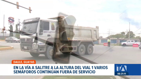 Daños estructurales provocados por accidentes recientes mantienen inhabilitados varios semáforos. La falta de señalización genera caos vehicular. Un reportaje de Ever Moreira