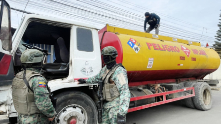 El ministro del Interior, John Reimberg, aseguró que los tanqueros con combustible sí pueden circular durante el toque de queda.
