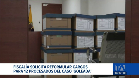 Durante la audiencia de reformulación de cargos, el Ministerio Público solicitó la vinculación de cinco personas adicionales; entre los nuevos implicados se encuentran la esposa y la madre del alcalde de Guayaquil, Aquiles Alvarez.