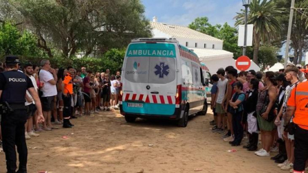 Imagen del traslado en ambulancia del joven herido por caballo hasta el hospital.