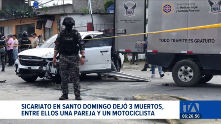 Un nuevo hecho violento terminó en tragedia doble en Santo Domingo. El sicariato dejó 3 muertos entre ellos un motociclista que circulaba por la zona. Un reportaje de Karen Caguano