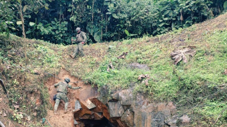 Militares ecuatorianos ejecutaron un operativo contra la minería ilegal en el cantón Taisha, el miércoles 13 de mayo de 2026.