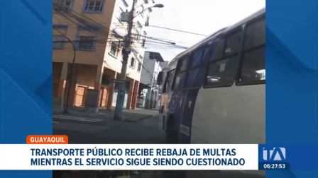 En medio de las negociaciones por el alza de la tarifa, los guayaquileños critican que la reducción en el valor de las multas no ha mejorado el orden vial. Un reportaje de Jazmín Solís