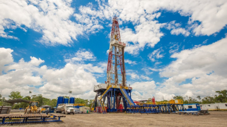 Una torre de perforación del Campo Sacha, ubicado en Orellana.