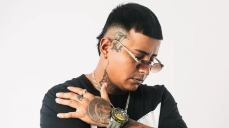 El cantante urbano New Jerson fue detenido en una investigación por el robo de un camión con 100 televisores.