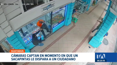 El hecho violento quedó registrado por cámaras de seguridad en el centro de Guayaquil. La Policía capturó a un sospechoso. Un reportaje de Catalina García