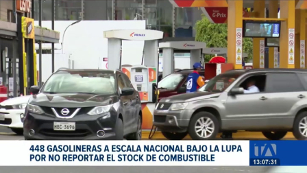 La Agencia de Regulación y Control de Hidrocarburos evalúa medidas por la falta de reportes durante los días de largas filas en las estaciones; el sector rechaza los señalamientos. Un reportaje de Karen Haro