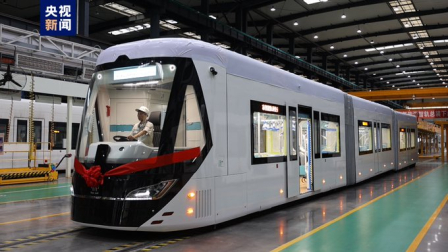 El tranvía del futuro ya circula en China. No tiene rieles, sigue vías virtuales