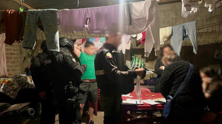 La Policía ejecutó allanamientos en siete provincias en busca de una supuesta de red internacional de tráfico de explosivos.