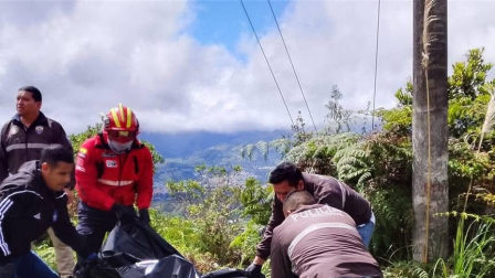 Dos cuerpos sin vida fueron hallados en una quebrada de Loja.
