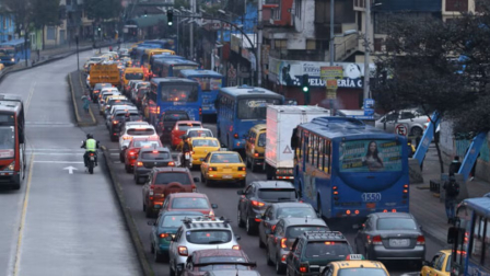 El ECU 911 Quito se informa que, mediante el sistema de videovigilancia ECU 911, se realiza el monitoreo permanente del flujo vehicular en distintos sectores del Distrito Metropolitano de Quito.