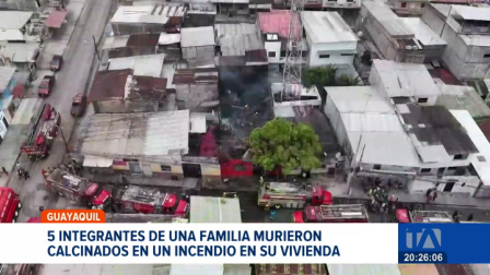 El siniestro consumió por completo una vivienda en la cooperativa Santiaguito de Roldós, donde las víctimas no consiguieron escapar de las llamas. Un reportaje de catalina García