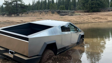 Rescatan la Tesla Cybertruck después de que Elon Musk dijera que funciona "como un barco"