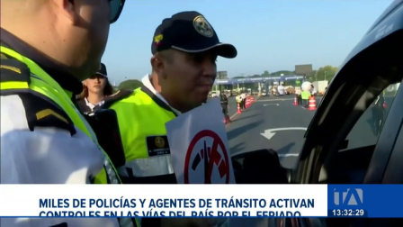 Los agentes se despliegan en los ejes viales a pocas horas de iniciar el asueto, mientras miles de ecuatorianos alistan su movilización. Un reportaje de Catalina García
