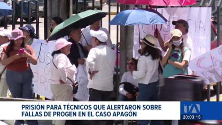 La medida cautelar afecta al exministro Antonio Gonçalves, a los técnicos que calificaron de inservibles los equipos y al denunciante del caso. Un reportaje de Fausto Yépez