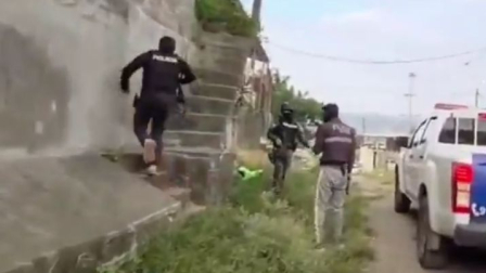 Alias 'Juancho' fue detenido con drogas y armas en Esmeraldas.