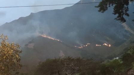 Un incendio forestal de grandes proporciones afectó la parroquia Quinara.
