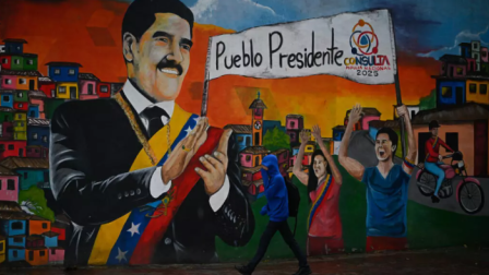 Un mural que representa al expresidente venezolano Nicolás Maduro en Caracas, el 13 de mayo de 2026. © Federico PARRA