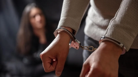 Una mujer fue detenida en Samborondón acusada de extorsionar adultos mayores.
