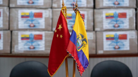 China ya influye en cómo Ecuador consume, se mueve y financia su desarrollo