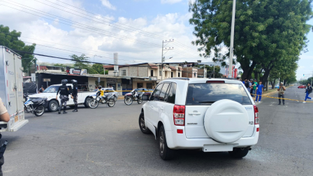 Un policía en servicio activo fue asesinado este 27 de mayo de 2026 dentro de un vehículo en la avenida Metropolitana, de Portoviejo, Manabí.