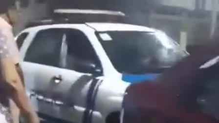 Policías en aparente estado etílico chocan patrullero en Tena