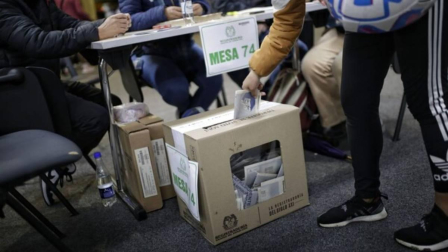 Millones de colombianos votan bajo fuertes medidas de seguridad